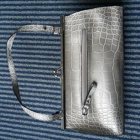 GUESS Croc-Embossed Patent Leather Purse/Handbag with Guess Signature Monogram - Picture 4 of 13